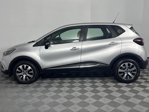 2017-Renault-Captur-900T-Blaze-66kW image:18