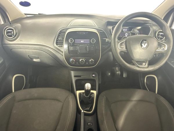 2017-Renault-Captur-900T-Blaze-66kW image:1