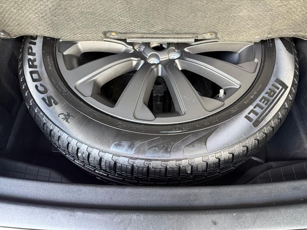 2019-Land-Rover-Range-Rover-Velar-20-D-SE-D240 image:10