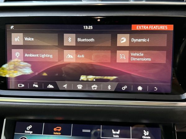 2019-Land-Rover-Range-Rover-Velar-20-D-SE-D240 image:19