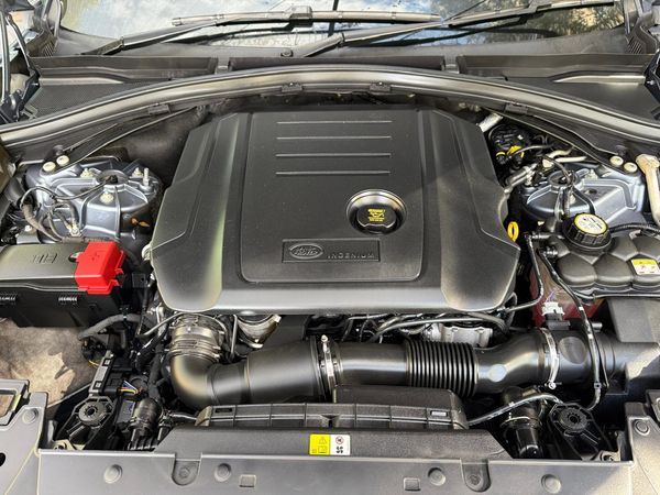 2019-Land-Rover-Range-Rover-Velar-20-D-SE-D240 image:23