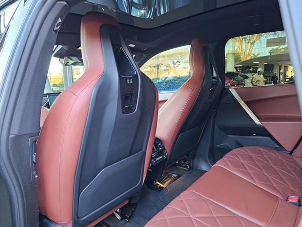 2022-BMW-iX-xDrive40 image:11