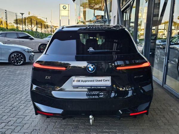 2022-BMW-iX-xDrive40 image:3