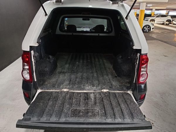 2017-Nissan-NP200-16-AC-Safety-Pack image:9