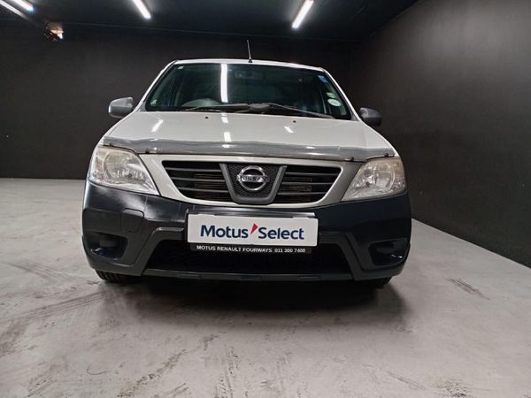 2017-Nissan-NP200-16-AC-Safety-Pack image:1