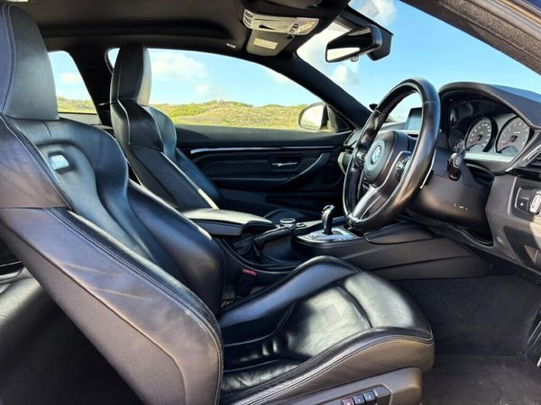 2014-BMW-M4-Coupe-Auto image:13