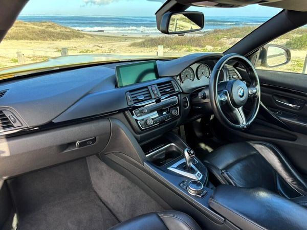2014-BMW-M4-Coupe-Auto image:17