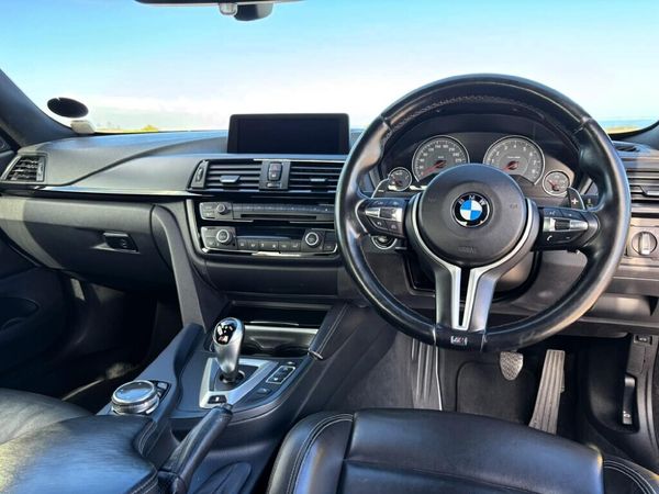 2014-BMW-M4-Coupe-Auto image:19