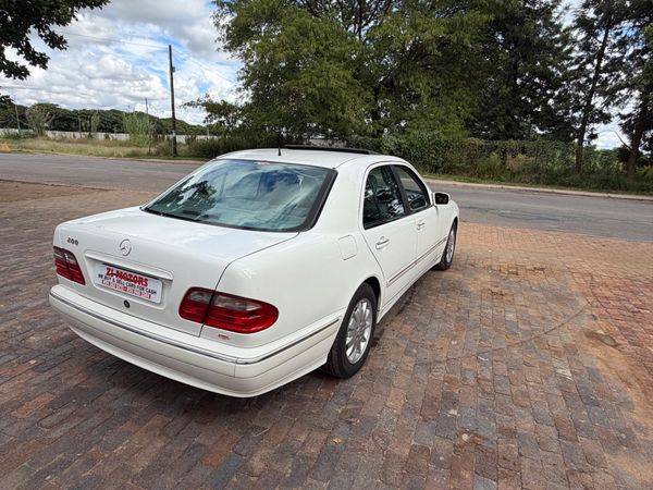 2001-Mercedes-Benz-E-Class-E-200-K-Elegance-Auto image:3