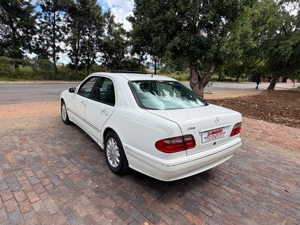 2001-Mercedes-Benz-E-Class-E-200-K-Elegance-Auto image:4