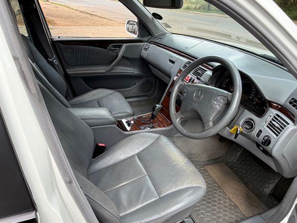 2001-Mercedes-Benz-E-Class-E-200-K-Elegance-Auto image:6