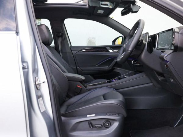 2026-Volkswagen-Tiguan-20TDI-R-Line-4Motion image:7