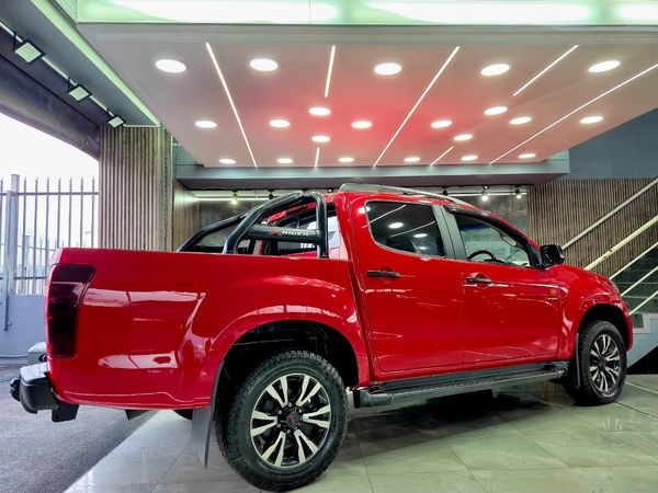 2021-Isuzu-D-Max-250-HO-X-Rider-Double-Cab image:3