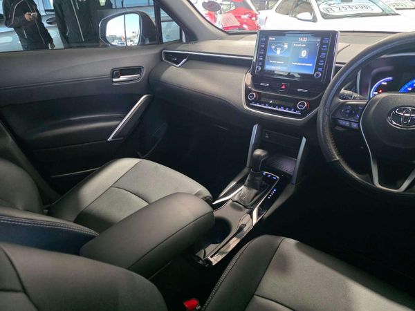 2025-Toyota-Corolla-Cross-18-XR-Hybrid image:17
