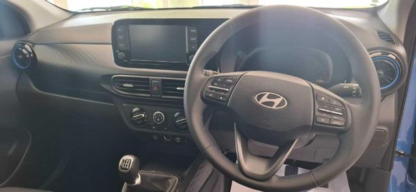2026-Hyundai-Exter-12-Executive image:8