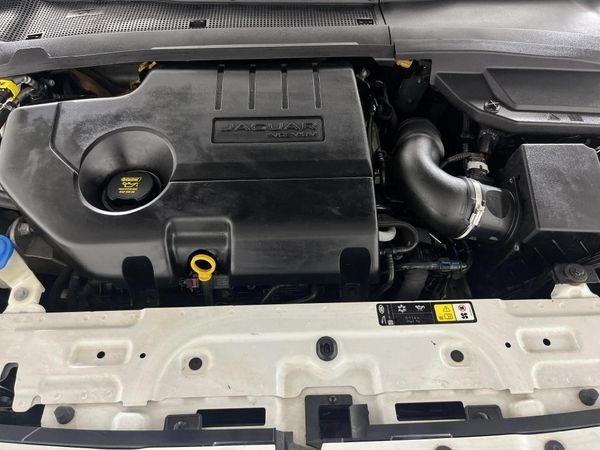2018-Jaguar-E-Pace-D240-20D-HSE-177kW image:11