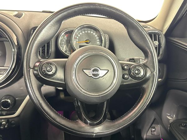 2017-MINI-Countryman-Cooper-S image:12