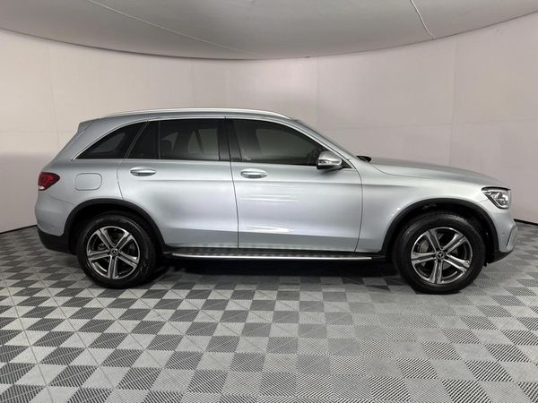 2022-Mercedes-Benz-GLC-300d-4Matic image:16