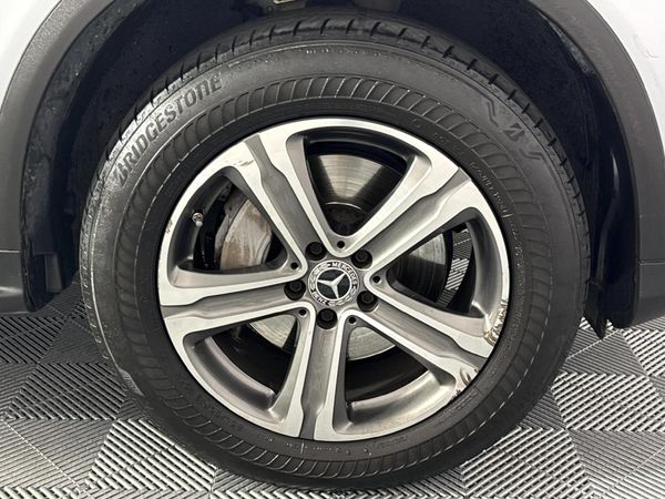 2022-Mercedes-Benz-GLC-300d-4Matic image:5