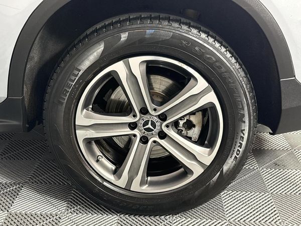 2022-Mercedes-Benz-GLC-300d-4Matic image:6