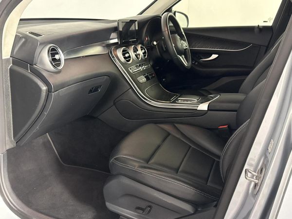 2022-Mercedes-Benz-GLC-300d-4Matic image:8