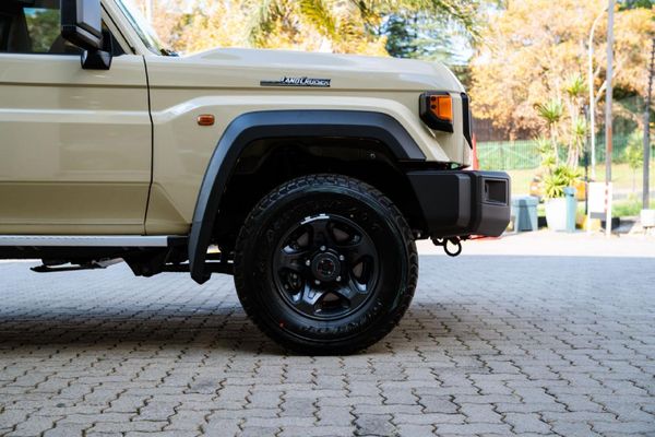 2026-Toyota-Land-Cruiser-79-28-GD-6-Double-Cab image:7