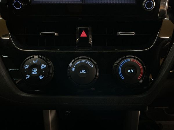 2023-Toyota-Corolla-Cross-18-XI image:19