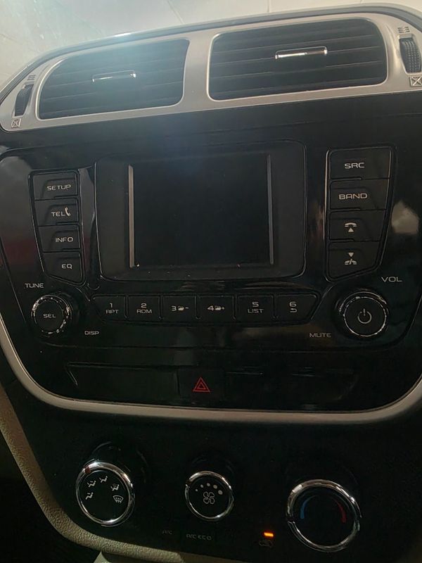 2019-Mahindra-TUV-300-15-TD-mHawk-7-seat image:9