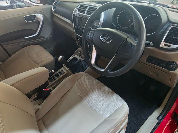 2019-Mahindra-TUV-300-15-TD-mHawk-7-seat image:4