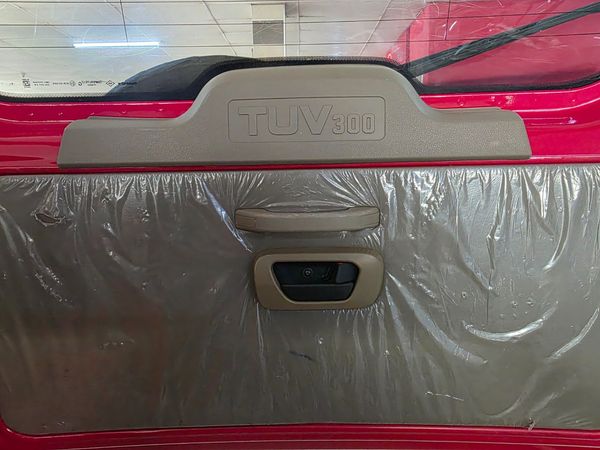 2019-Mahindra-TUV-300-15-TD-mHawk-7-seat image:7