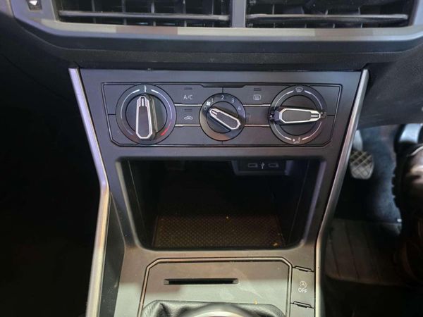 2020-Volkswagen-Polo-10-TSI-Trendline image:16
