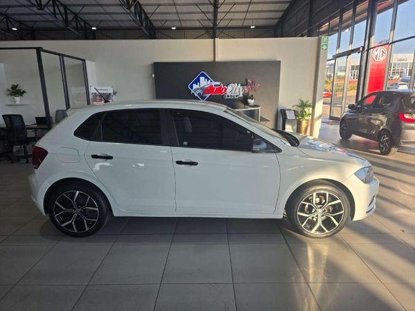 2020-Volkswagen-Polo-10-TSI-Trendline image:5