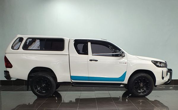 2022-Toyota-Hilux-24-GD-6-Raised-Body-Raider-Auto-Extended-Cab image:3