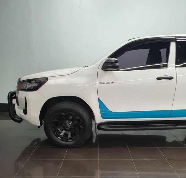 2022-Toyota-Hilux-24-GD-6-Raised-Body-Raider-Auto-Extended-Cab image:4