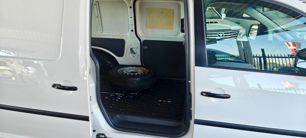 2012-Volkswagen-Caddy-Maxi-20-TDI-81kW-Panel-Van image:6