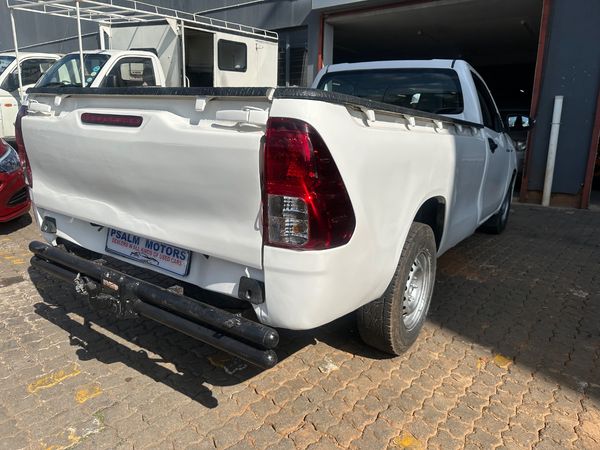 2016-Toyota-Hilux-24-GD-Single-cab image:3