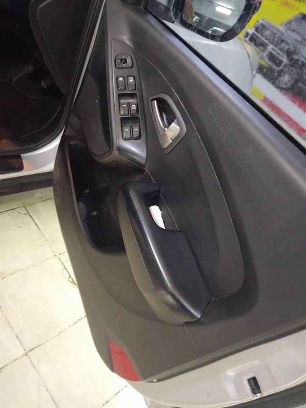 2013-Hyundai-ix35-20-Premium image:9