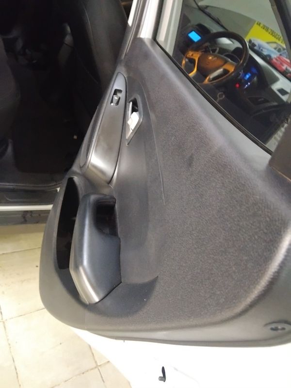 2013-Hyundai-ix35-20-Premium image:10