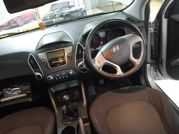 2013-Hyundai-ix35-20-Premium image:4
