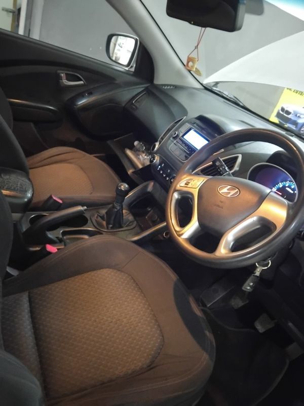 2013-Hyundai-ix35-20-Premium image:7