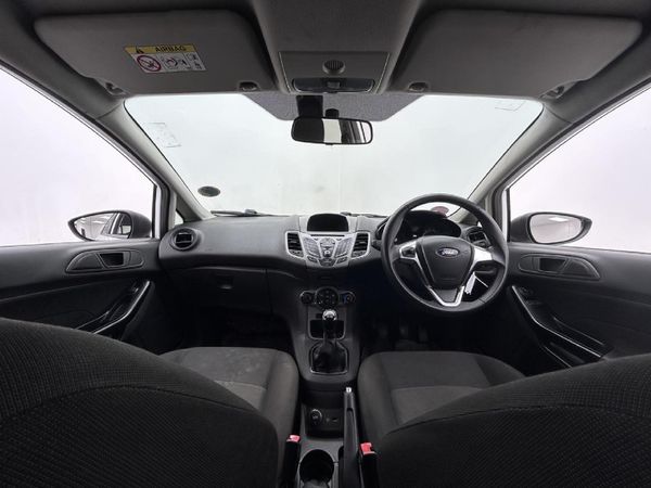 2016-Ford-Fiesta-10-EcoBoost-Ambiente-5-dr image:10