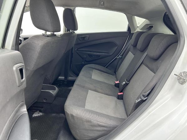 2016-Ford-Fiesta-10-EcoBoost-Ambiente-5-dr image:11