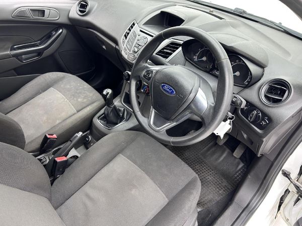 2016-Ford-Fiesta-10-EcoBoost-Ambiente-5-dr image:14