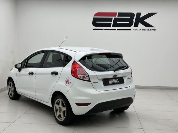 2016-Ford-Fiesta-10-EcoBoost-Ambiente-5-dr image:3