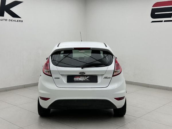 2016-Ford-Fiesta-10-EcoBoost-Ambiente-5-dr image:4