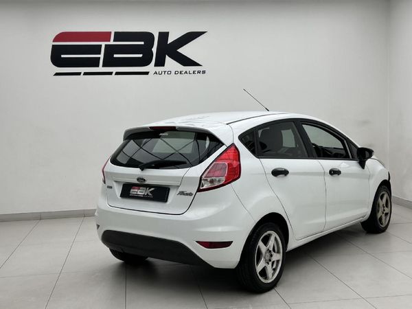 2016-Ford-Fiesta-10-EcoBoost-Ambiente-5-dr image:5