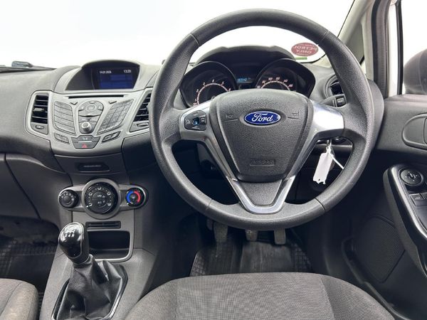 2016-Ford-Fiesta-10-EcoBoost-Ambiente-5-dr image:8