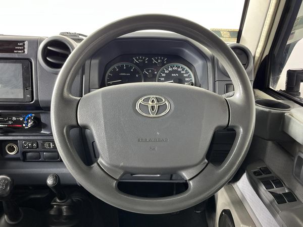 2019-Toyota-Land-Cruiser-79-45-D-Double-Cab image:11