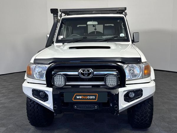 2019-Toyota-Land-Cruiser-79-45-D-Double-Cab image:14