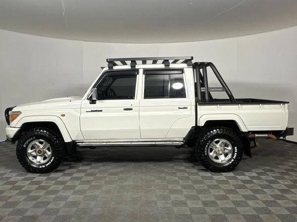 2019-Toyota-Land-Cruiser-79-45-D-Double-Cab image:18